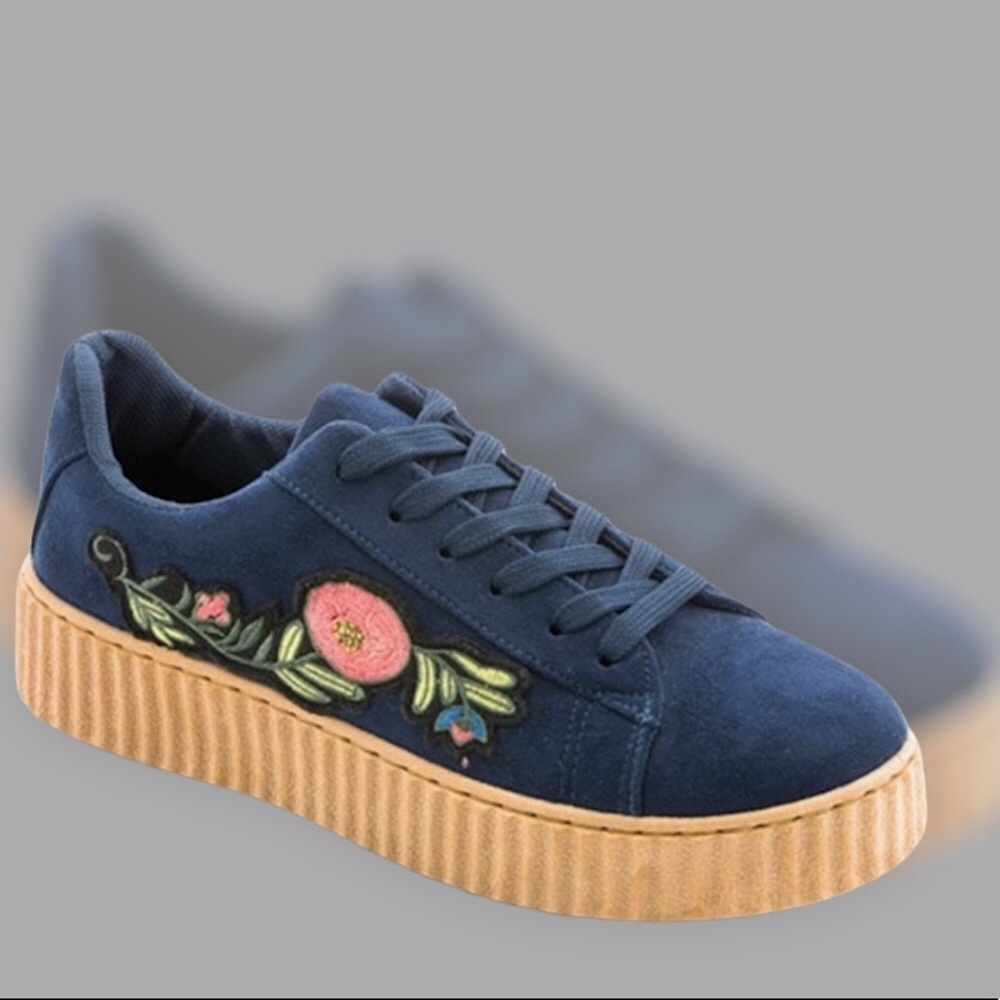 🛑BOGO 🆕Kid’s Suede Floral Embroidered Sneaker